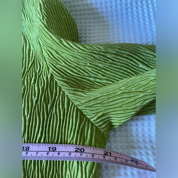 SHEIN Green button down Textured funky Blouse flarred sleeves size XL - Picture 6 of 8